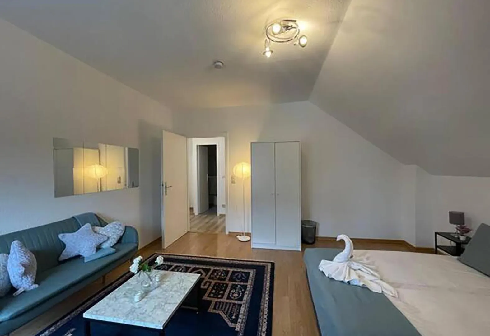 Bright And Stylish Apartment Steps Away From The Rhine Cologne Germany